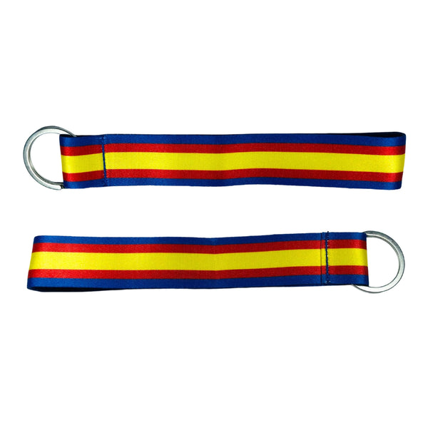 Spanische Flagge auf blauem Grund