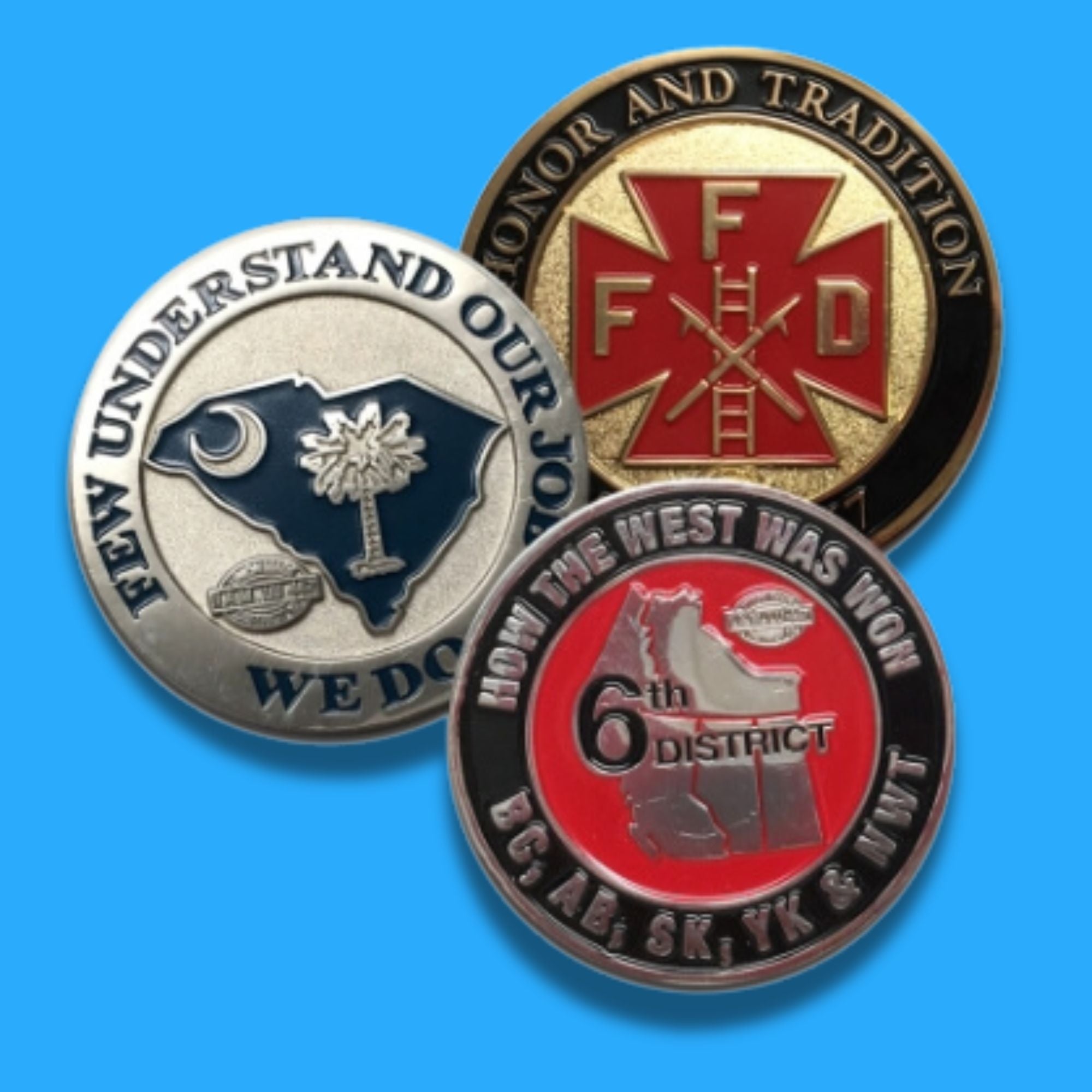Detail personalisierter Münzen mit Relief und Metallbeschichtung